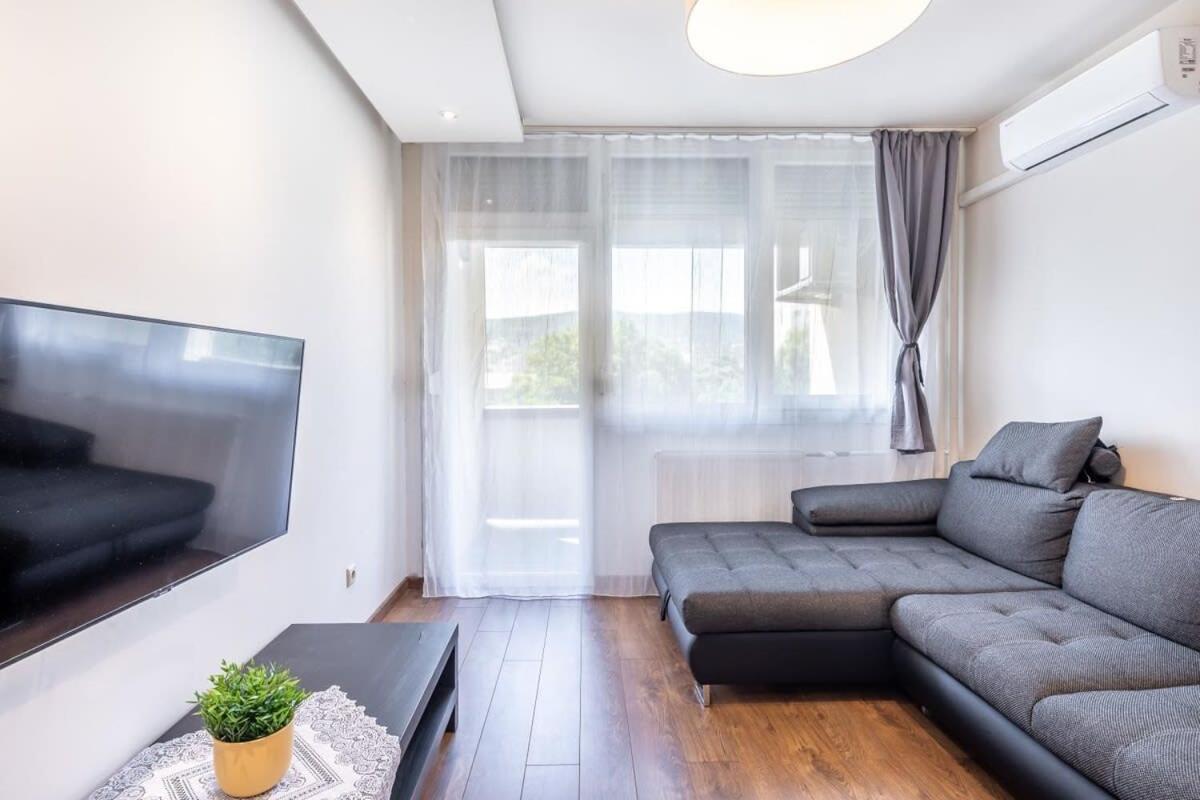 Cozy Quiet Apartment With A Balcony Budapesta Exterior foto