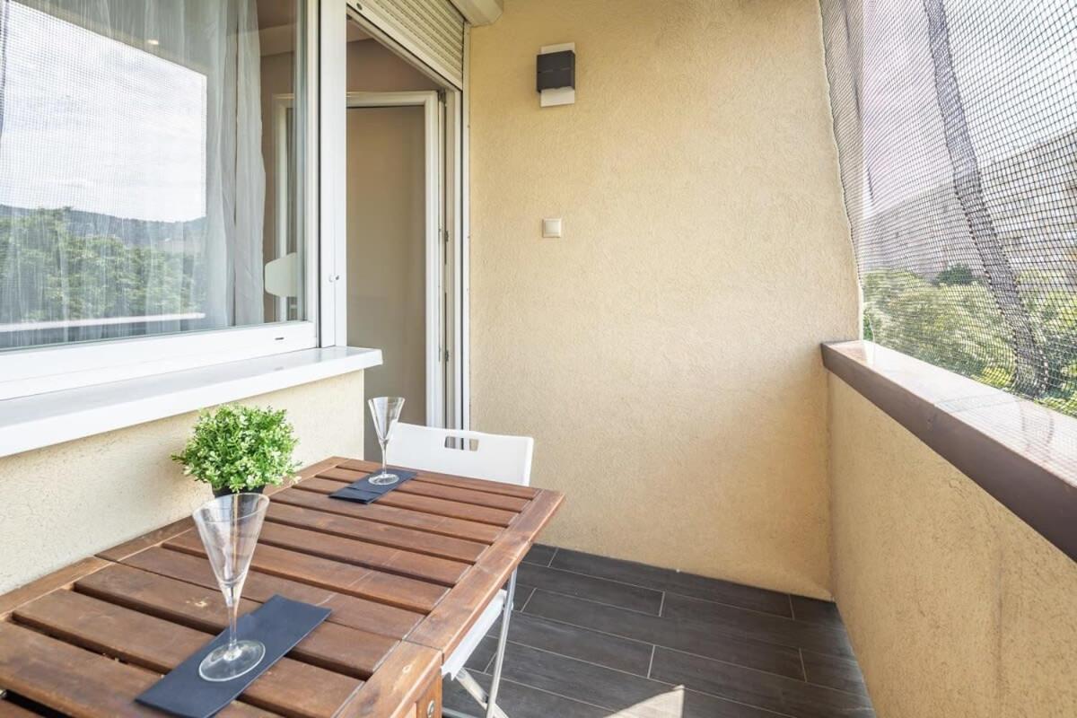 Cozy Quiet Apartment With A Balcony Budapesta Exterior foto